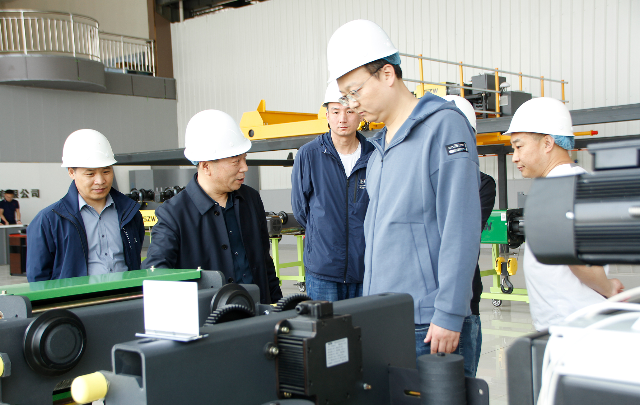 热烈欢迎陕西重型汽车有限公司领导，中国汽车工业工程有限公司领导一行莅临问鼎在线(中国)参观考察！